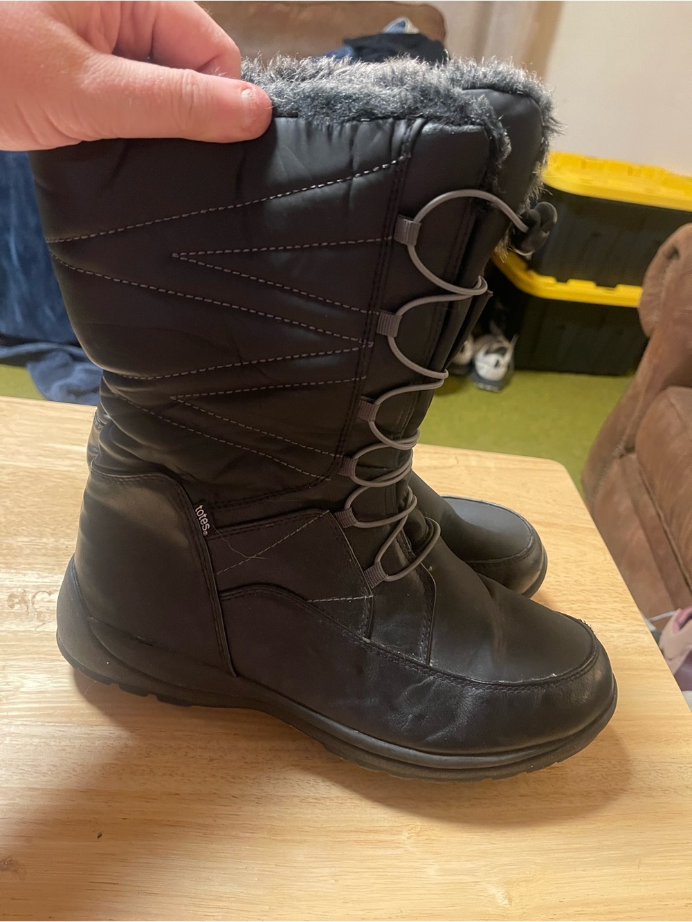 Totes Adventure Gear Black boots Size 9 Excellent Joelle